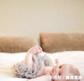 袜子|宝宝总爱扯袜子玩,一给穿上袜子就抓狂原因终于找到了