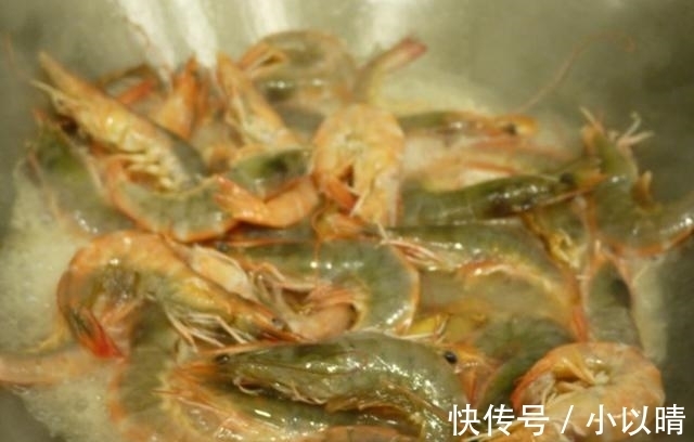 酒店|大虾以后别再吃水煮了，酒店大厨教你做法，5斤不够吃，1盘接1盘