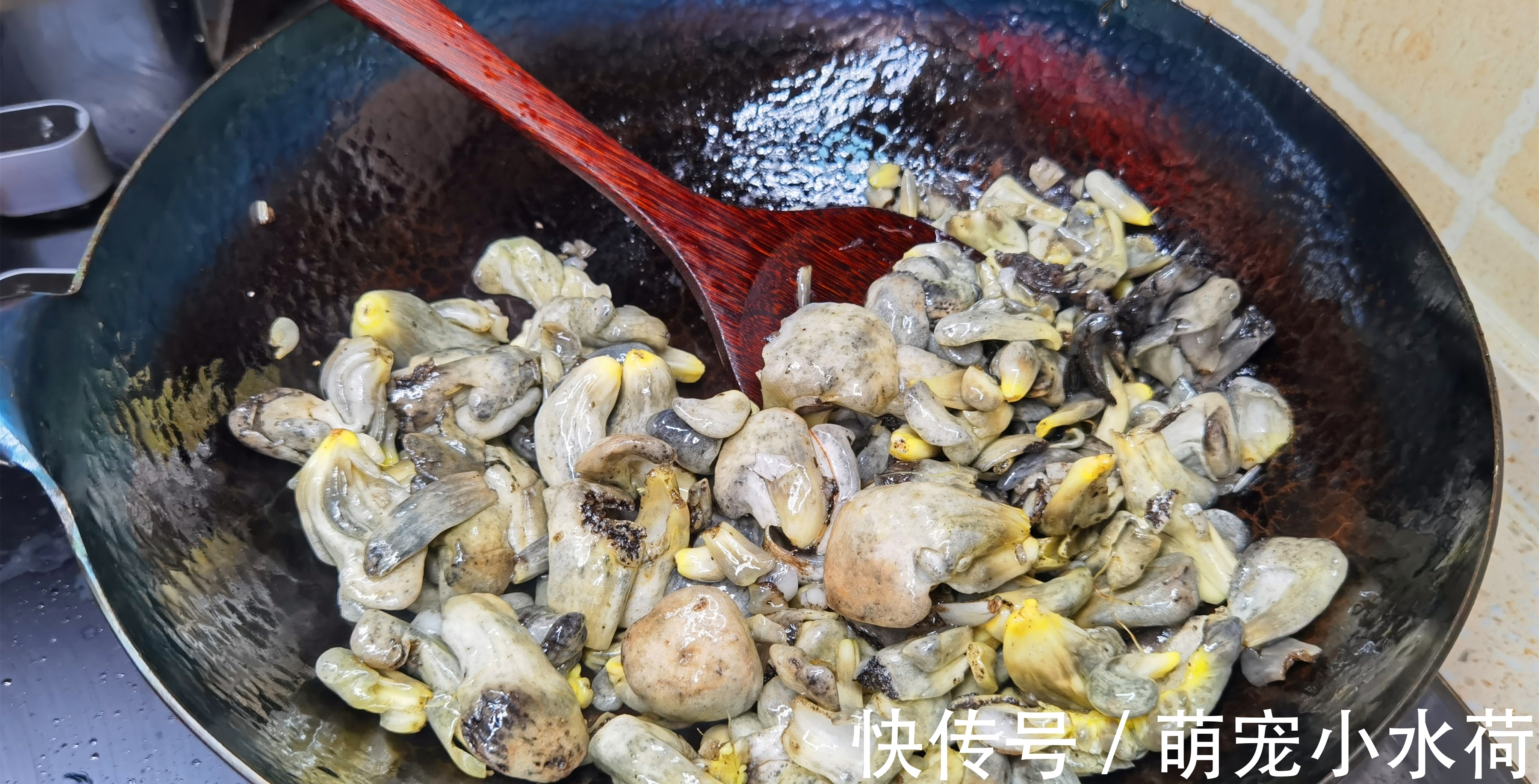 乌苠|此菜和玉米共生,农民见到就头痛,老外却拿它当美食,9美元1斤