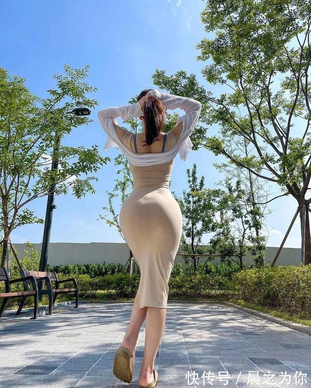 瑜伽|95后网店老板娘亲自当模特,迷人身材纤腰翘臀、迷人马甲线,堪称完美