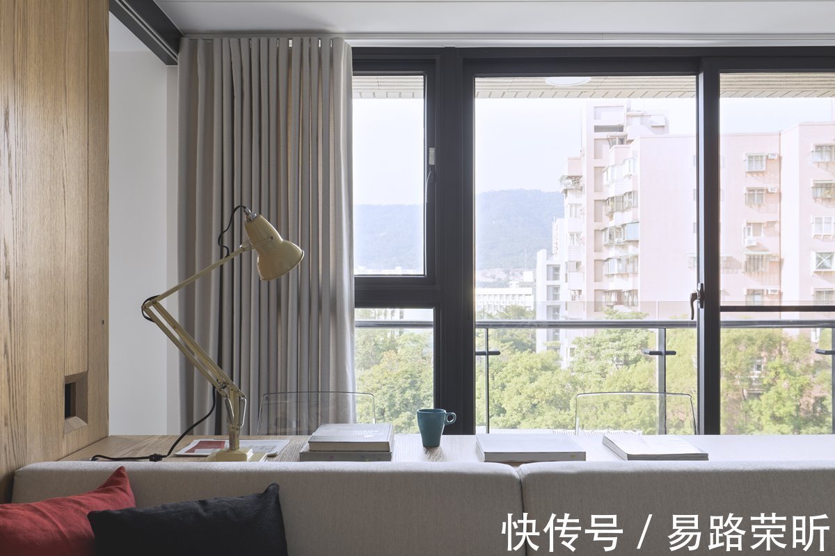 桌面|如何在有限空间中满足生活需求,同时还能住出宽敞空间感?