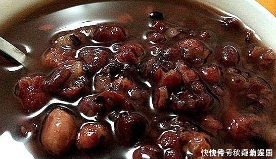 脸色|女性每天要喝一碗它，补血效果好，脸色红润，40岁看上去像18岁