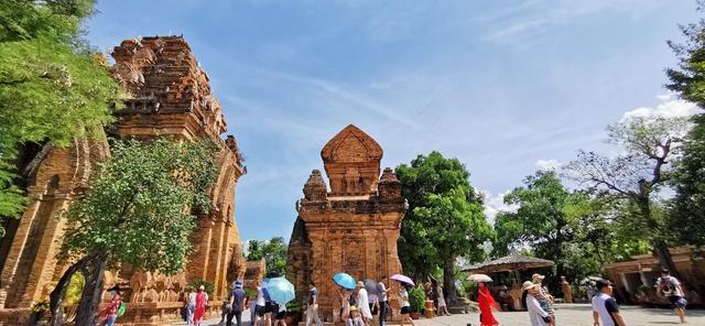 老年|这里的建筑风格有些吴哥窟的味道,但是规模小的多,还是值得一览