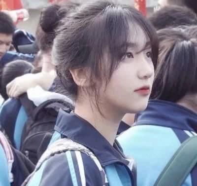 小仙女|小仙女请注意,这3种发型留久了,“发际线”会悄悄上移,特别是第三
