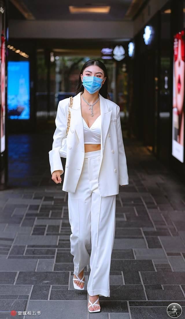 让自己能够|街拍大多数女孩子都喜欢的穿搭,时尚达人教你怎样搭配出大长腿