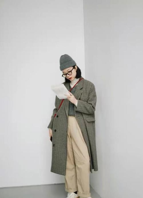 冬季内搭学会叠穿法，3个小技巧，提升气质和品味