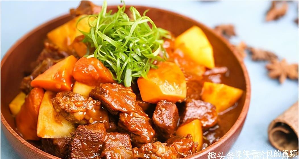 面含|炖牛肉放什么调料?牢记这3种,牛肉软烂入味又多汁,收藏了