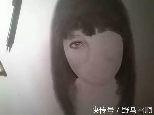 维也纳$身残志坚:没有双手的他,画出令人惊叹的铅笔肖像