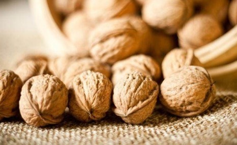 常吃核桃益智又对身体好,但营养师建议3类人要少吃核桃!