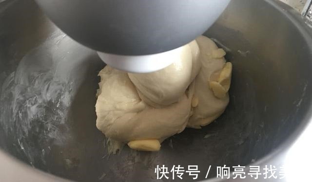 面包|没想到大蒜还可以这样吃,焦脆咸香,蒜香扑鼻一出炉!