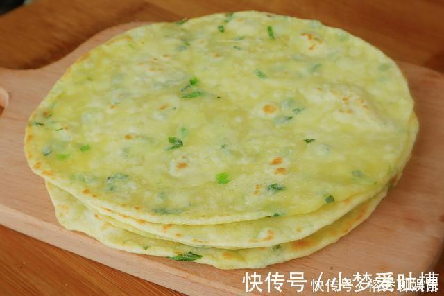 面粉|我家面粉从不蒸馒头,教你特色吃法,葱香味十足,家人都夸好吃