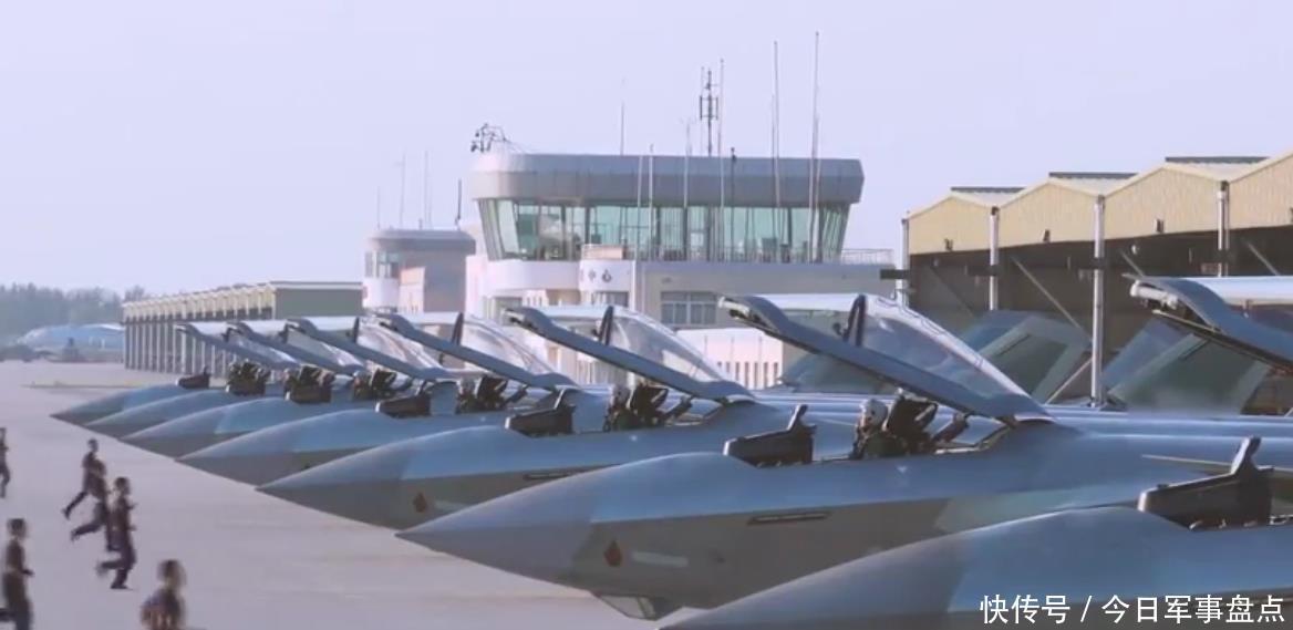 我军|数10枚空空导弹,近百名飞行员,我军大规模导弹实射给谁看?