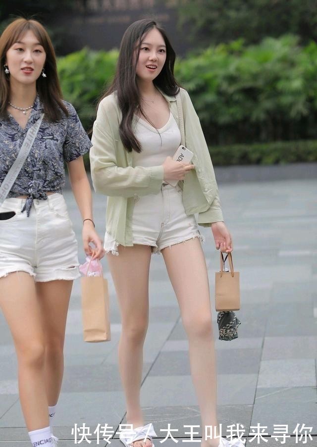 效果|时尚穿搭:浅绿色衬衫,搭配牛仔短裤,凸显清爽的效果