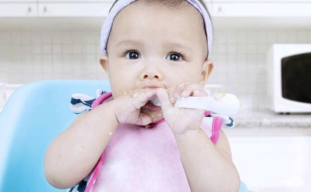 小家伙|宝宝辅食怎么加？吃什么吃多少？