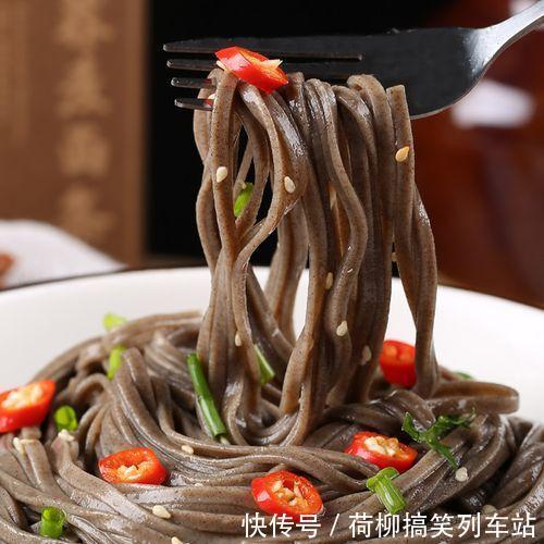 糖尿病患者|糖尿病人少吃糖就行了?大错特错,这2种食物,尽量撤下饭桌