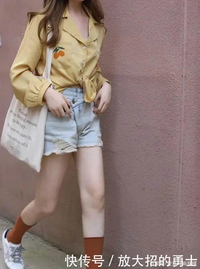 除了淡黄色,今年更流行“奶油黄”穿搭,气质又显白