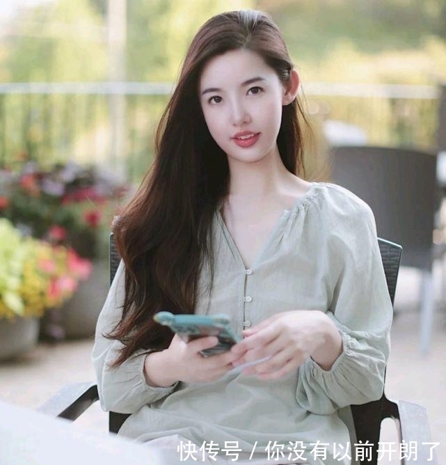 宽松|怎么穿搭才能成为精致的女人？简约休闲风就很高级，值得细细品味