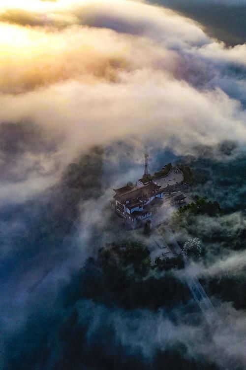 一场春雨，将张家界武陵源泼成了一幅幅山水画