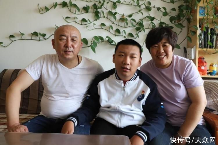 孩子|18年陪伴,撑起脑瘫孩子读书梦