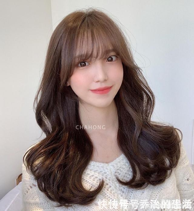 发型|“最值得尝试”的女发,蓬松修颜很有层次感,大多数女性都喜欢