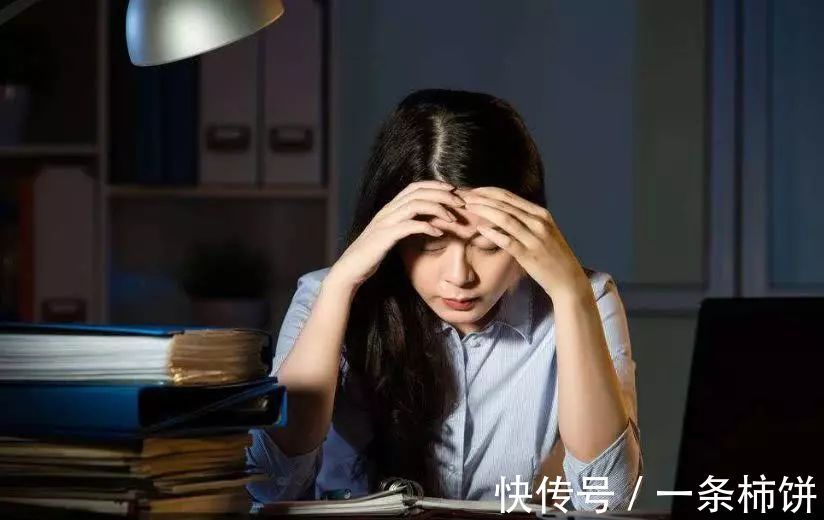 彩妆|化妆会伤皮肤？女生化妆必须注意的五大雷区！痘痘警告哦