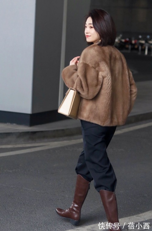 大长腿|入冬怎么穿不土气?建议入手一件“毛茸茸”外套,时髦高级上档次