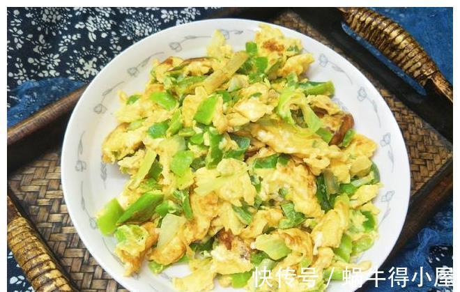 冬天|2个辣椒，2个鸡蛋，加2味简单混合，香辣下饭超好吃