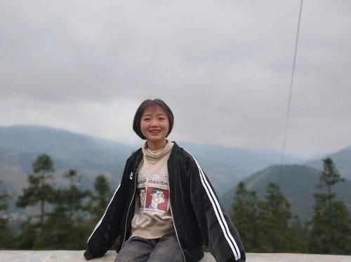 还记得《变形记》中的“神仙妹妹”吗？如今辍学当网红，变化很大