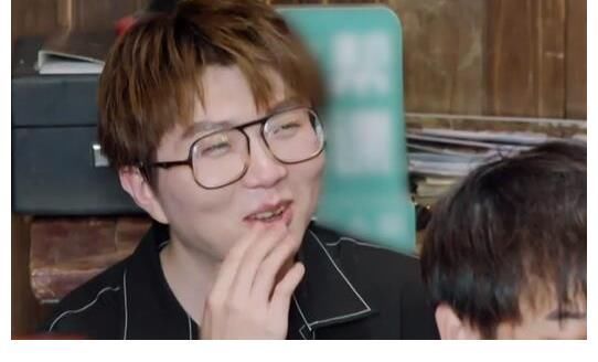 蘑菇|张艺兴评价毛不易唱功, 表示不敢再向他邀歌, 情商高到毛不易都笑了