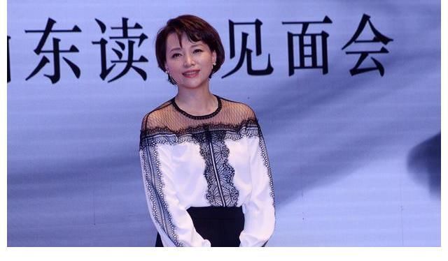 央視一姐之爭(zhēng)，32歲的龍洋接替董卿，她夠資格嗎？