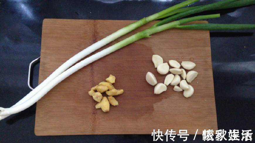 香菇根|好多人买来扔掉，超市里2块钱一大堆，简单炒一炒，营养又美味！