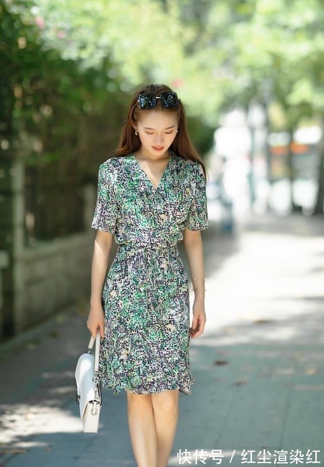 气氛|精美的西服营造出一种非常潇洒的气氛,时尚个性与风格,浪漫优雅
