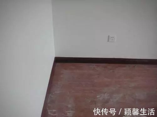 地板|踢脚线颜色到底是跟门走还是跟地板走？我家就选错了，丑死了！