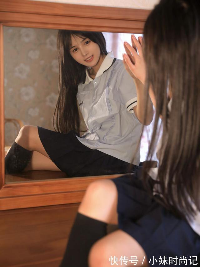 JK 漂亮女孩子更适合穿JK衬衫搭配短裙,散发着青春的气息,漂亮美女