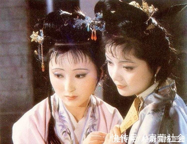 王熙凤!端庄大气、举止娴雅,她才是《红楼梦》大观园里的“群芳之首”!