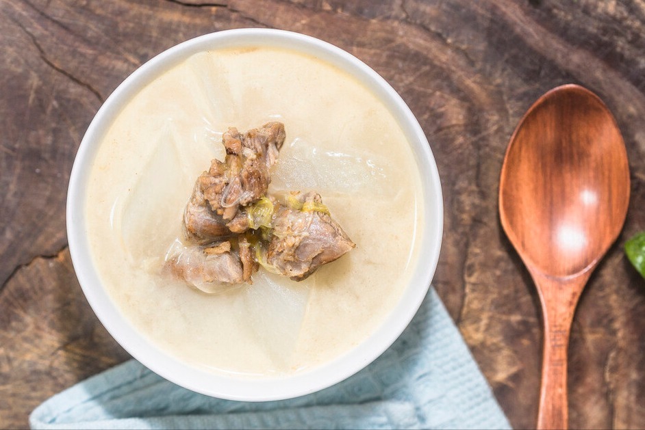 夏天多喝羊汤有好处,炖羊肉时,调料只需这5样,羊汤鲜美无膻味