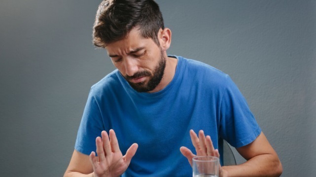 胆红素|32岁女子滴酒不沾,查出肝硬化晚期,医生忠告:比喝酒和熬夜更伤肝的是它