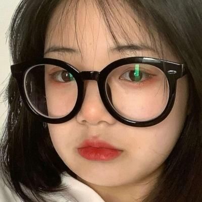 脸上有这“3特征”的女孩最适合戴“圆框眼镜”，而且会更加颜值