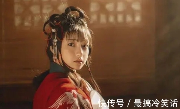 贾宝玉@贾宝玉为何在袭人家碰到那么多女孩?红衣女子又是谁:花家不简单