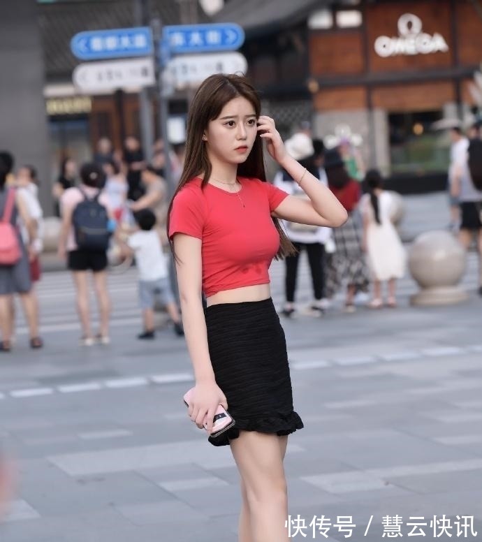 鱼尾裙 露脐装搭配“鱼尾裙”,清爽又有活力,满满少女感!