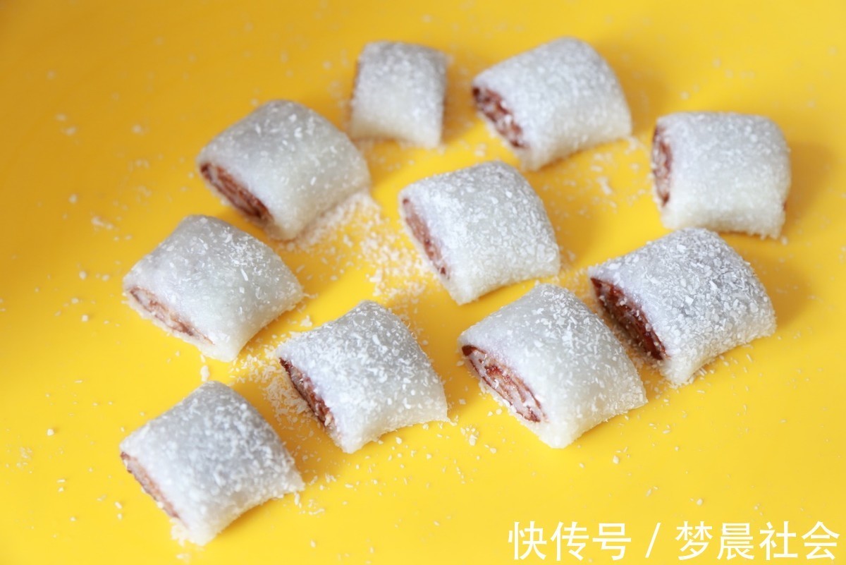 面糊|自制糯米豆沙卷,软糯的外皮,甜甜的馅料,真的是太好吃了