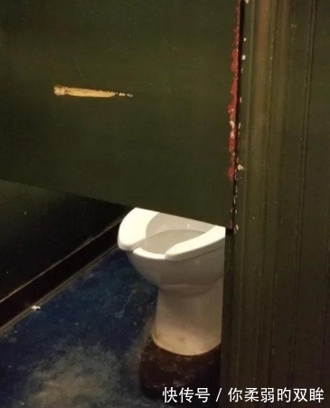 |搞笑GIF:三个可爱姑娘,这烟吹的好给满分!