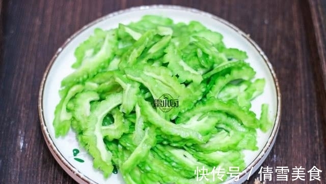 雷小厨|夏天女人离不开的一道菜,刮油又消暑,天天吃也不腻