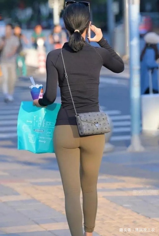 百搭","m":"4d557edb49dcf87174bd3d9673f3ee86b85ec6a0","nlabel":"stat_3045645095:zm.news.so.com:6L2m5bCP5a2Q6K+06L2m,pageType_zmt,glevel_3","ntag":"tfashion;sfashion_时尚;kfashion_1:瑜伽裤;cfashion_S:5:2272:气质:紧身裤;cfa
