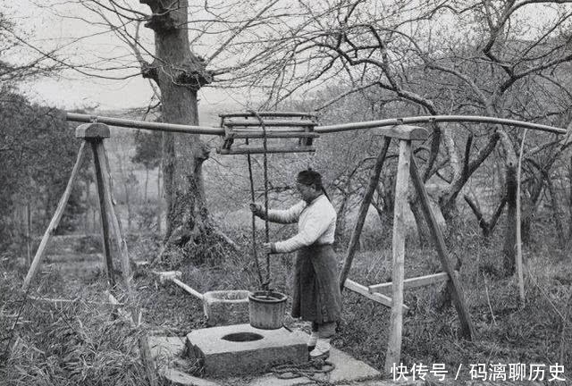 清朝|清朝老照片:图二先进的工厂让人感觉不可置信,图四是传统做鞋的老手艺