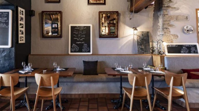 他曾是同学嘲笑的对象，却凭借开餐厅带动故乡经济