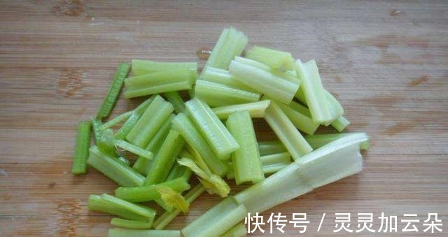 此物|芹菜和此物是“黄金搭档”,尤其孩子要常吃,身体棒,不闹病!