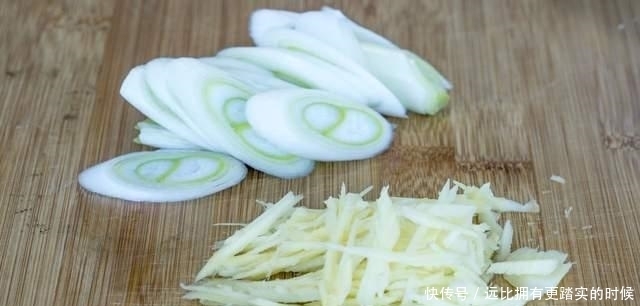 正月十五元宵节,家宴菜单已备好,5荤4素1汤上一桌,十全十美