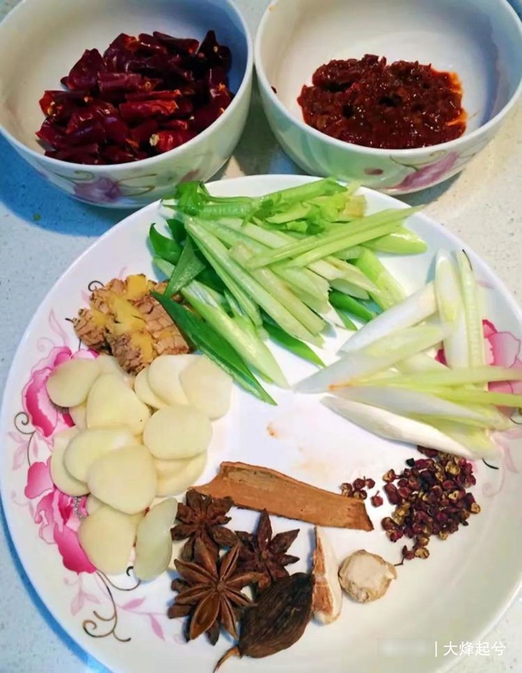 饭店的干锅排骨为啥那么好吃，大厨教你技巧，简单又实用