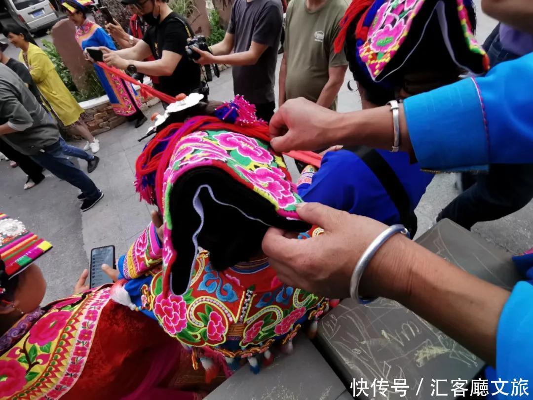 莎朗|2021端午,四川茂县民众载歌载舞欢度羌族“瓦尔俄足”节